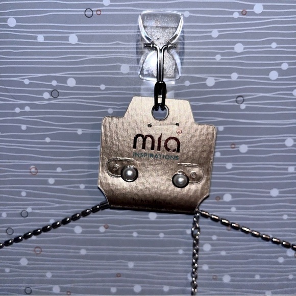 Mia Collection Tassel Turquoise Rhinestone Necklace Pearl Earrings Set - Picture 5 of 6